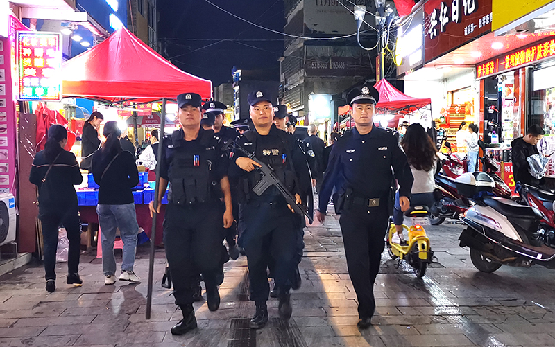 兴仁市公安局开展中秋国庆节前巡逻防控行动